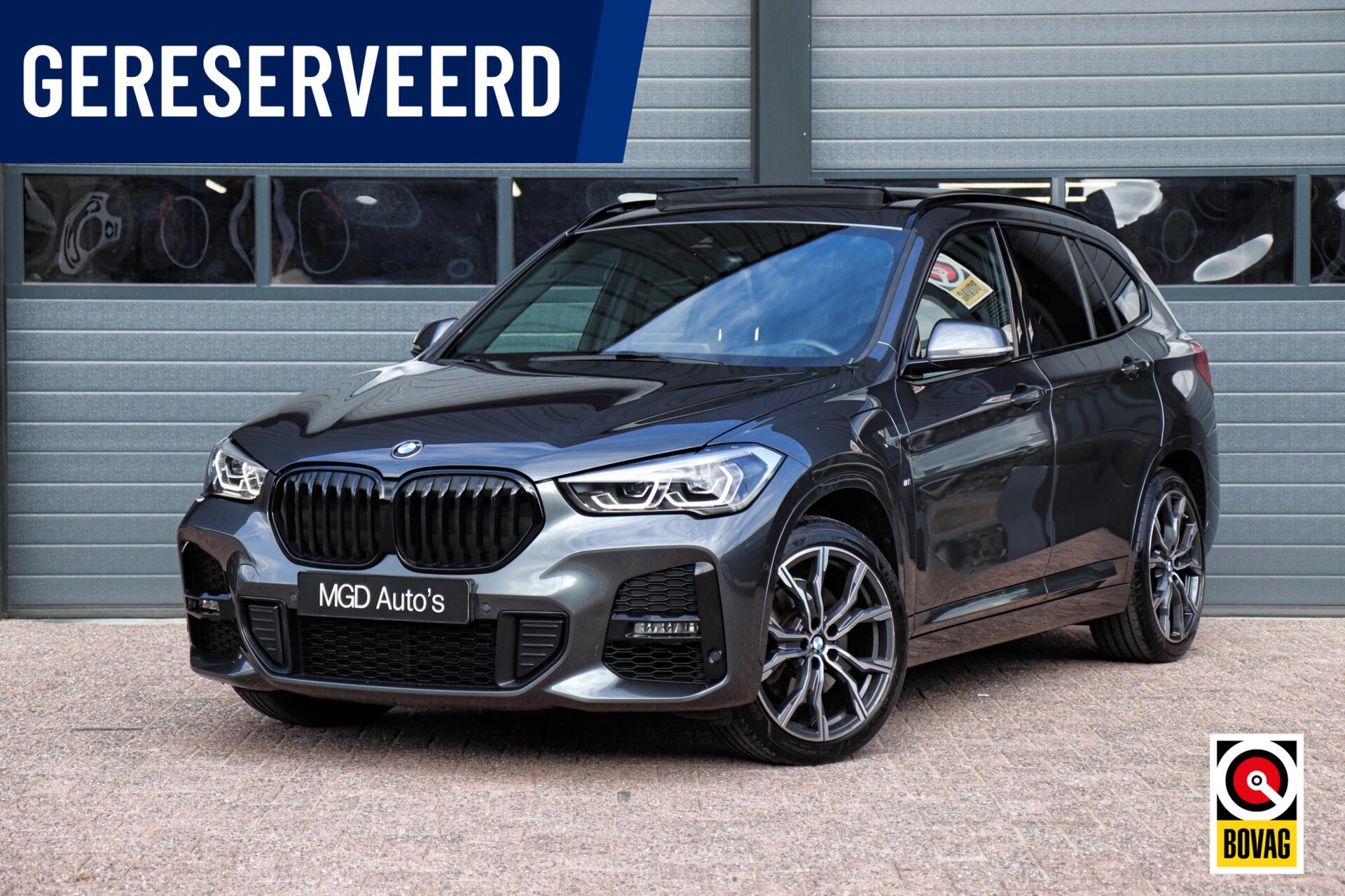 BMW X1 xDrive25e M-Sport M-Pakket |LED|PANODAK|STOELVERW.|HUD|MEMORY|ELEK. KLEP|TREKHAAK 2021 - voorkant