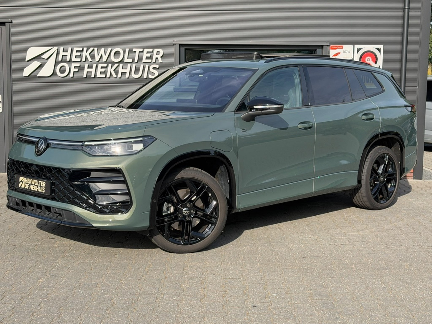 Volkswagen Tayron 1.5 eHybrid 272 PK R-Line Black Style | Panodak | Trekhaak | IQ | 360 | Keyless 2025 - voorkant