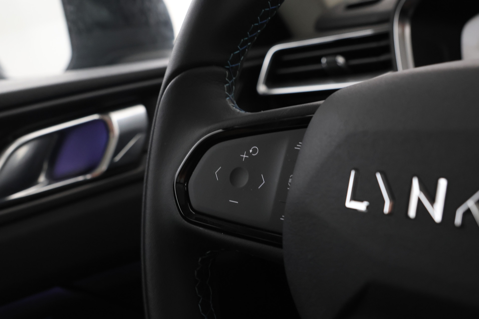 Foto van LYNK & Co 01