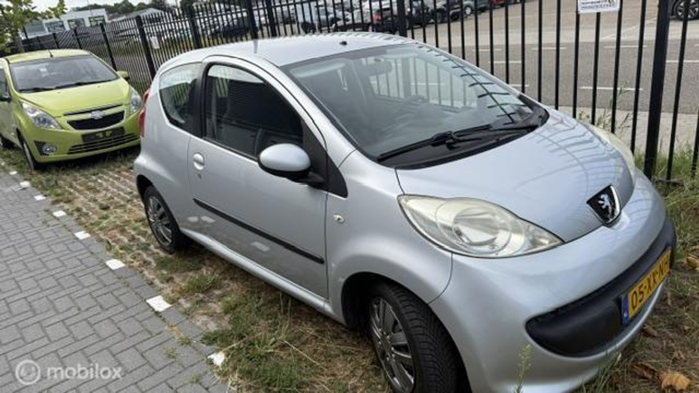 Peugeot Peugeot 107 1.0-12V XS 2007 - voorkant