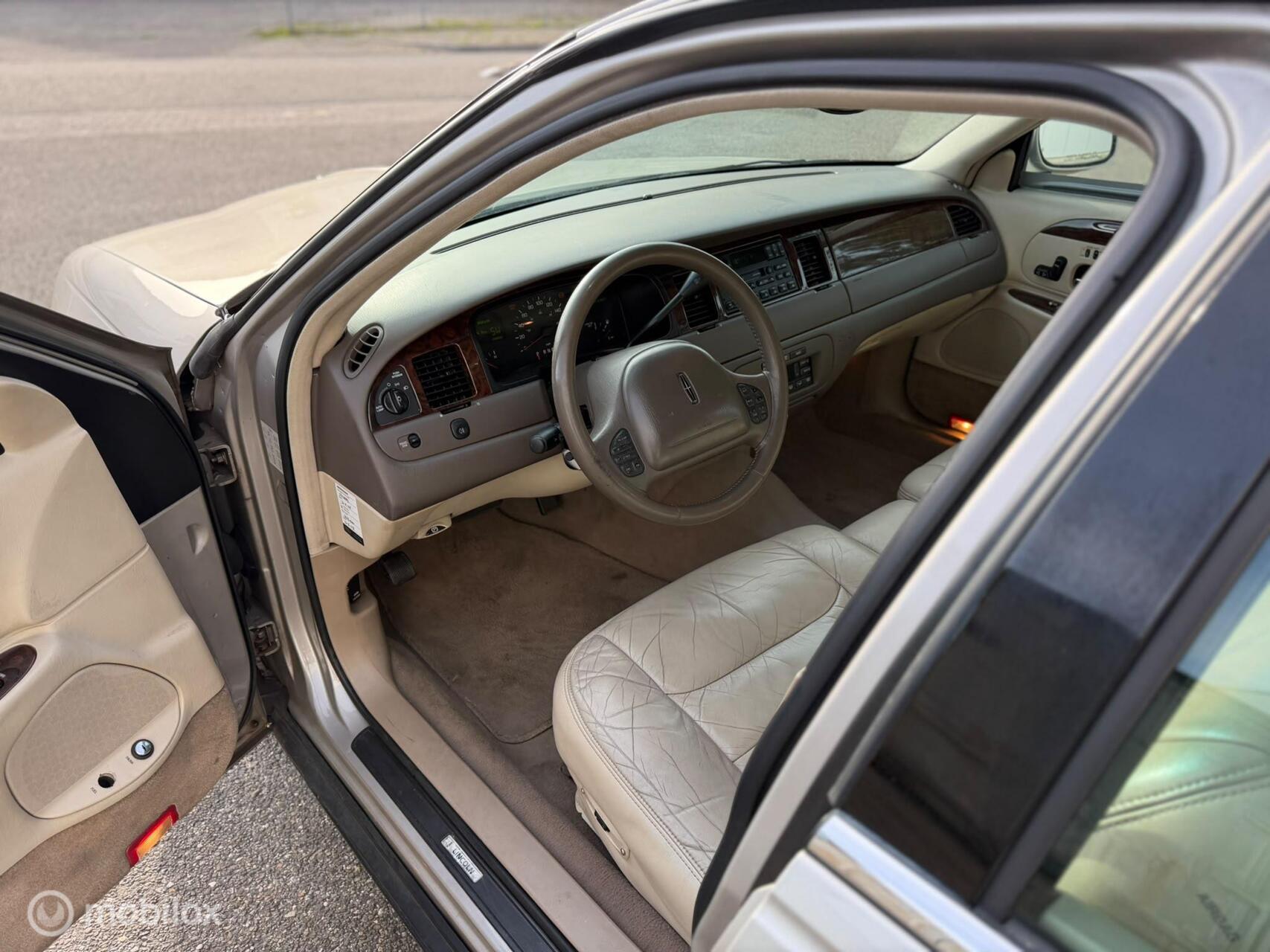 Foto van Lincoln Town Car Signature