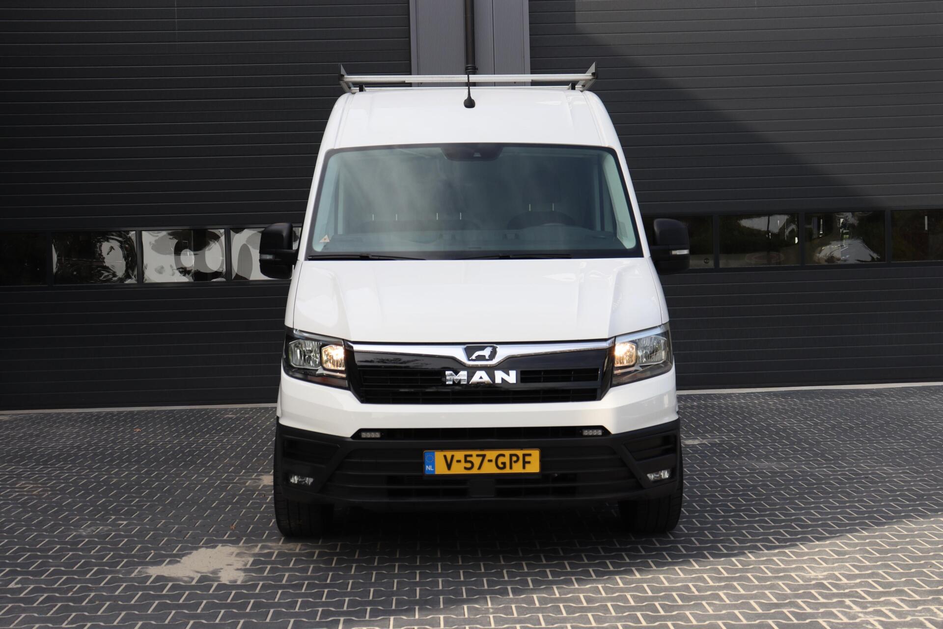 Foto van Man Tge