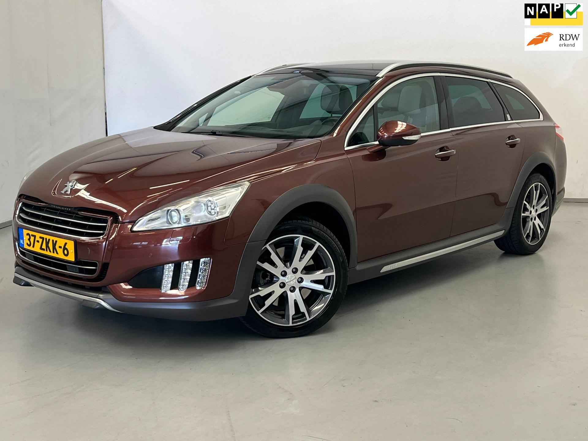 Peugeot 508 2.0 HDi Hybrid4 / Pano / NL-auto / Xenon / Memory 2012 - voorkant