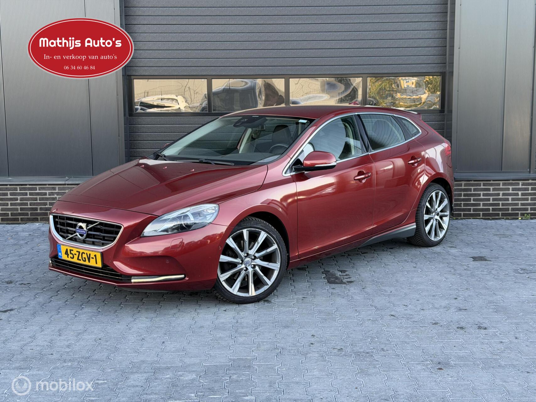 Volvo V40 1.6 T4 Summum Leder Goed onderhouden! 2012 - voorkant