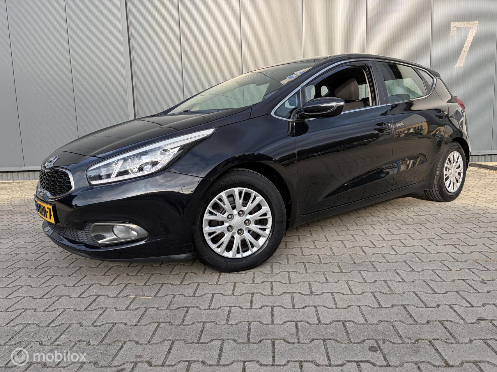 Kia Cee D 1.6 GDI Comfort Pack Airco Cruise Nieuwe Apk 2013 - voorkant