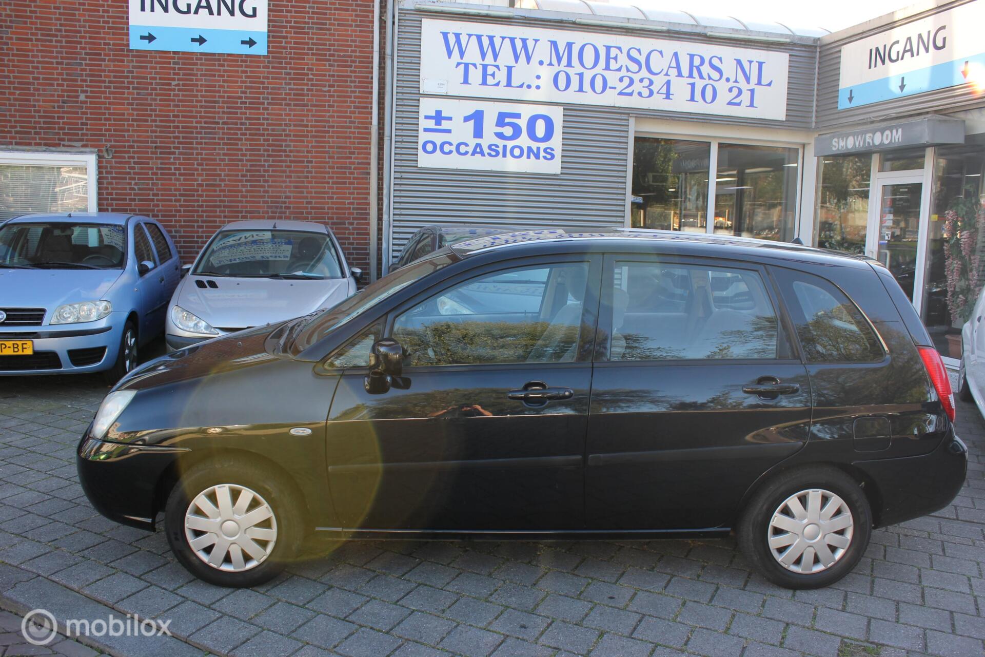 Foto van Suzuki Liana