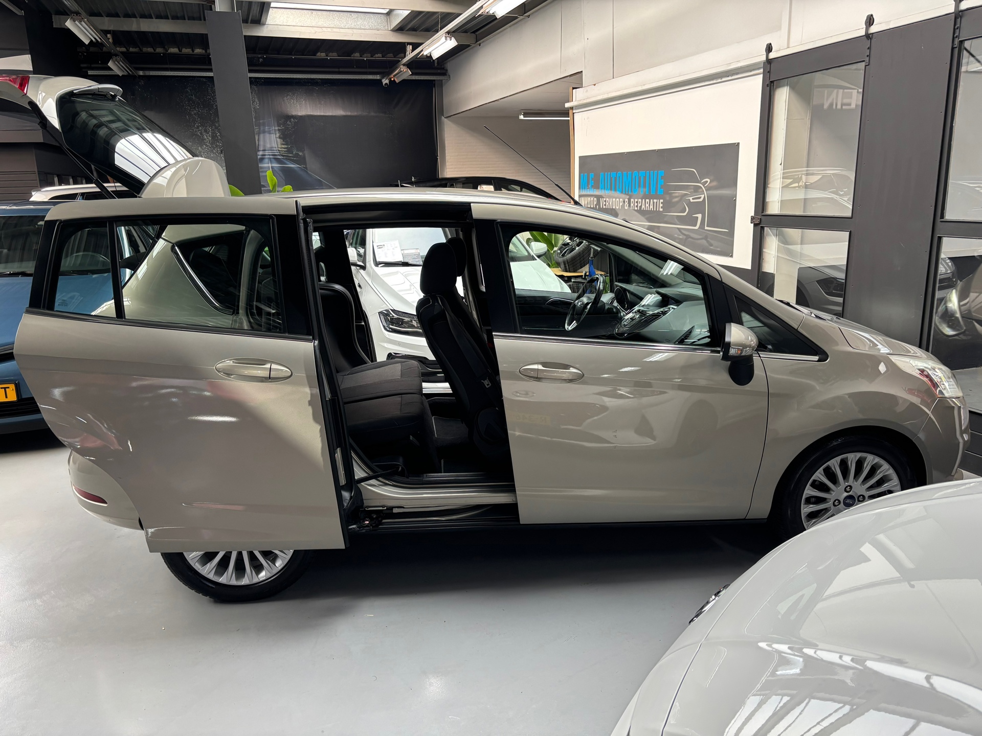 Foto van Ford B-max