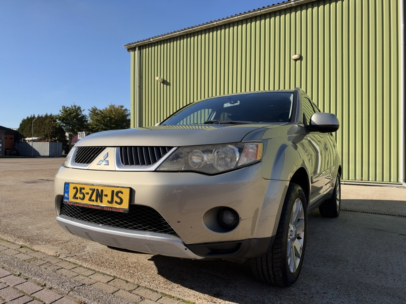 Mitsubishi Mitsubishi Outlander 2.4 Intro Edit. 2WD 2008 - voorkant