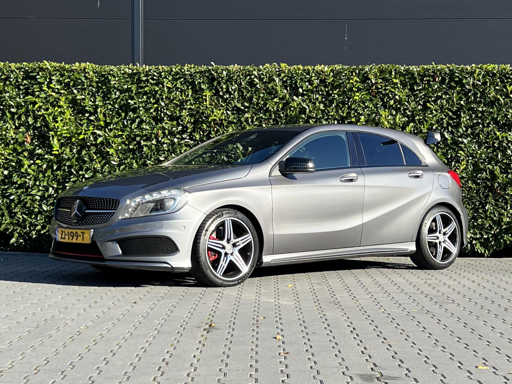Mercedes-Benz A 250 250 Sport Prestige, AMG-PAKKET, HARMAN/KARDON, MEMORY, NAVIGATIE, ADAPT CRUISE, CLIMATE CONTROL, STOELVERWARMING, CAMERA, DODEHOEK, ELEKTRISCHE STOEL, LICHTMETAAL 18" 2014 - voorkant
