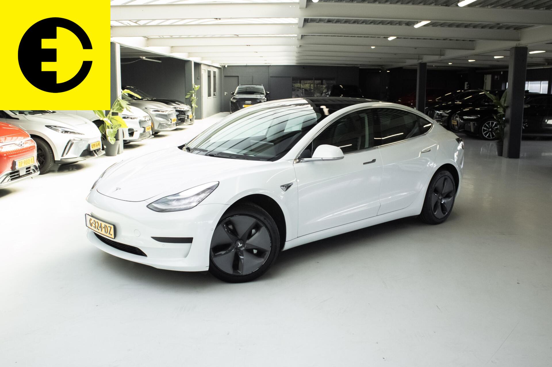 Tesla Model 3 Standard RWD Plus 60 kWh | Leder | Pano | Stoelverwarming 2019 - voorkant