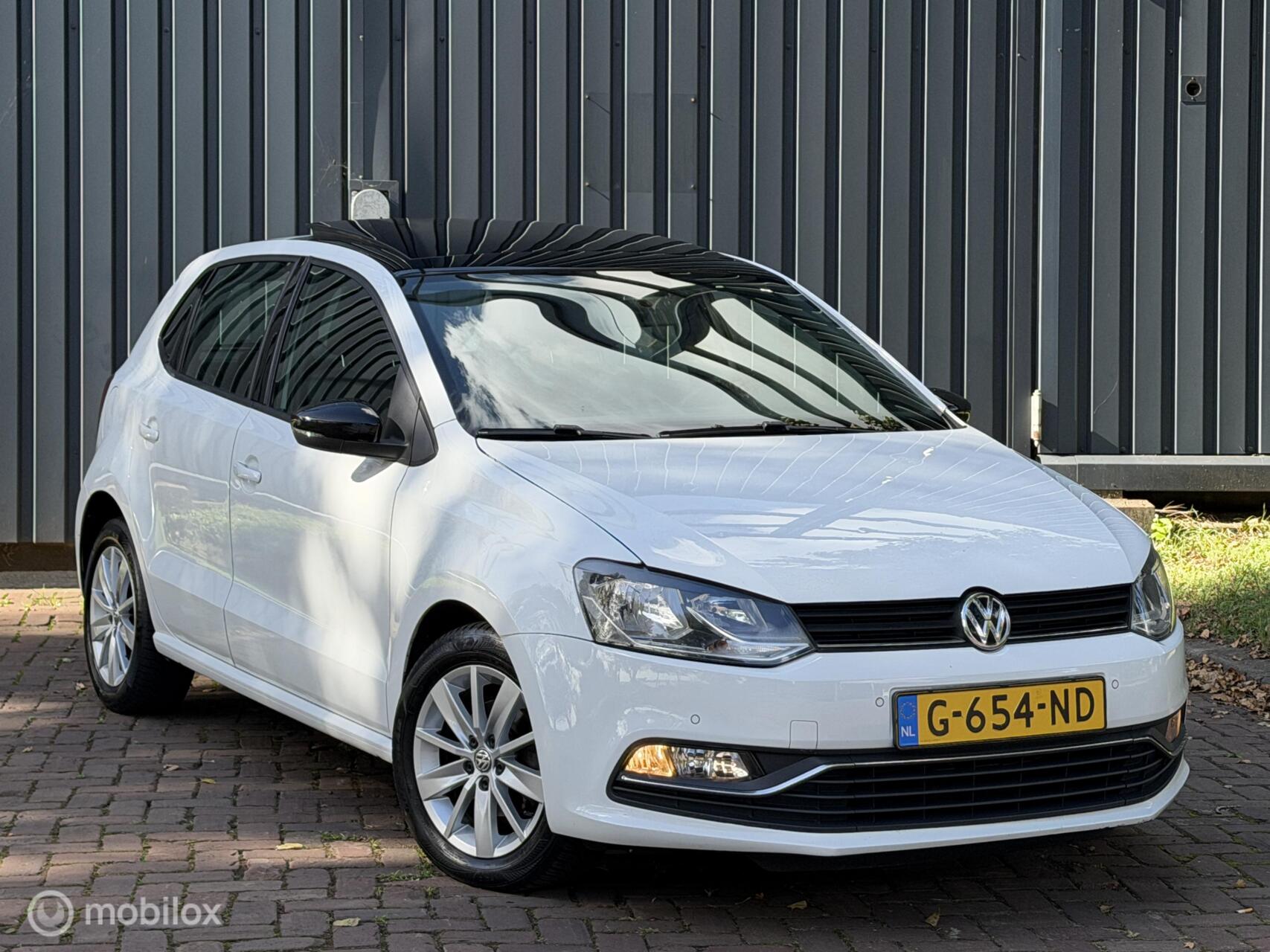 Volkswagen Polo 1.2 TSI Highline Automaat|Pano|Navi|Pdc|Lmv 2016 - voorkant
