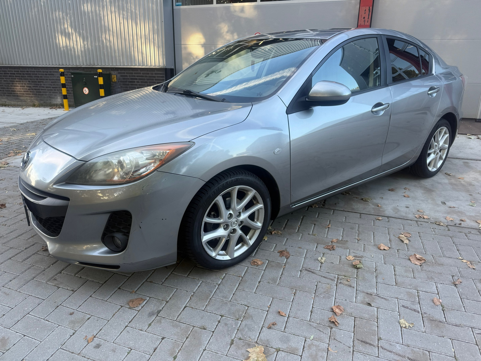 Mazda Mazda 3 1.6 CiTD Navigator 2012 - voorkant