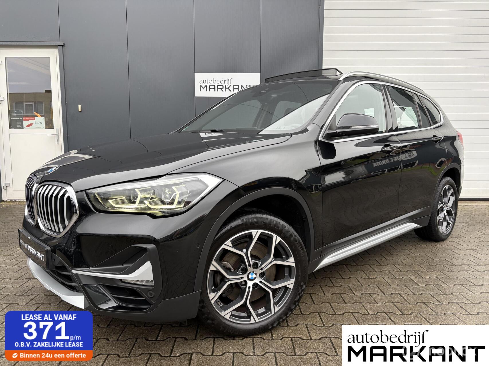 BMW X1 Sdrive20i 20i sDrive Panorama / HUD / Trekhaak / Leder / LM 18" 2020 - voorkant