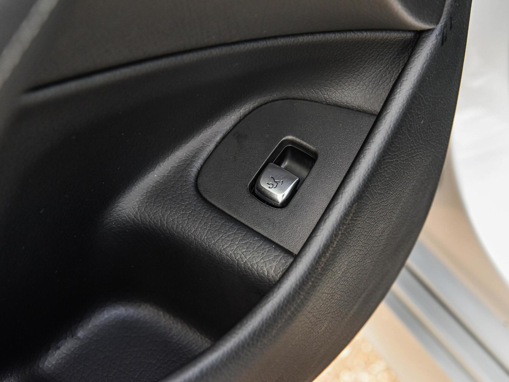 Foto van Mercedes-Benz E 200