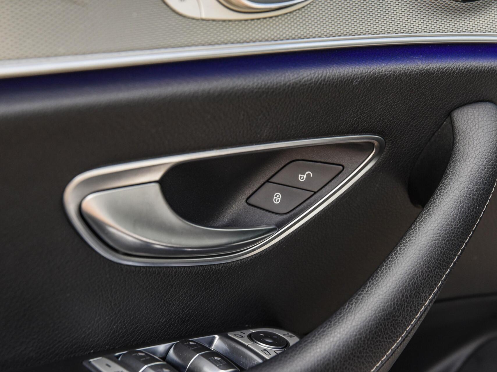 Foto van Mercedes-Benz E 200