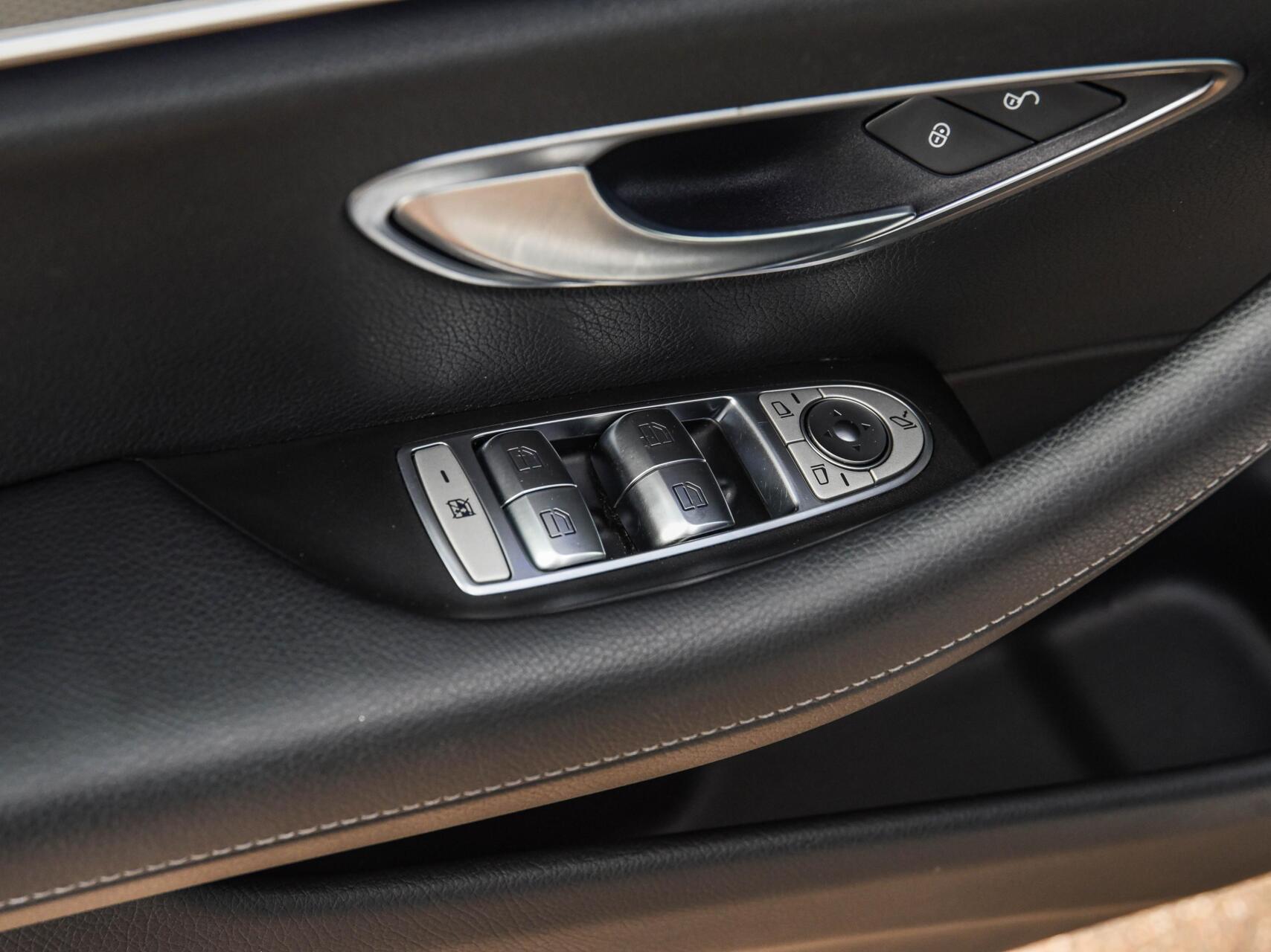 Foto van Mercedes-Benz E 200