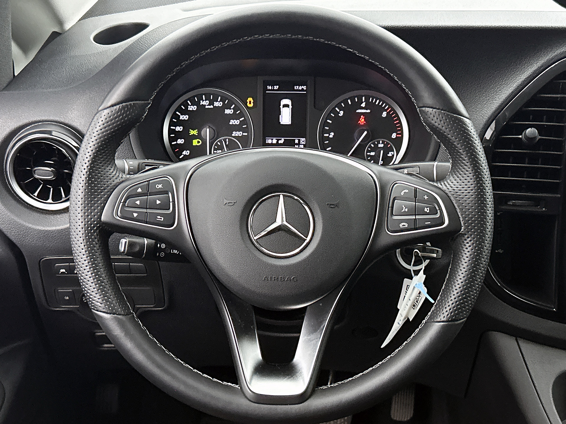 Foto van Mercedes-Benz Vito Tourer