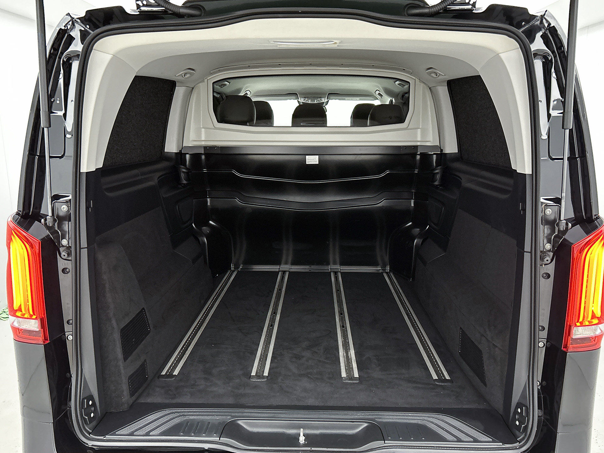Foto van Mercedes-Benz Vito Tourer