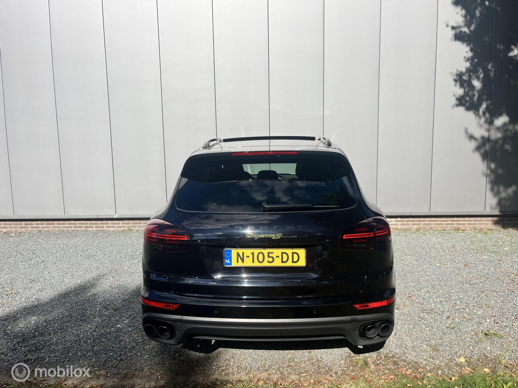 Foto van Porsche Cayenne S E-hybrid