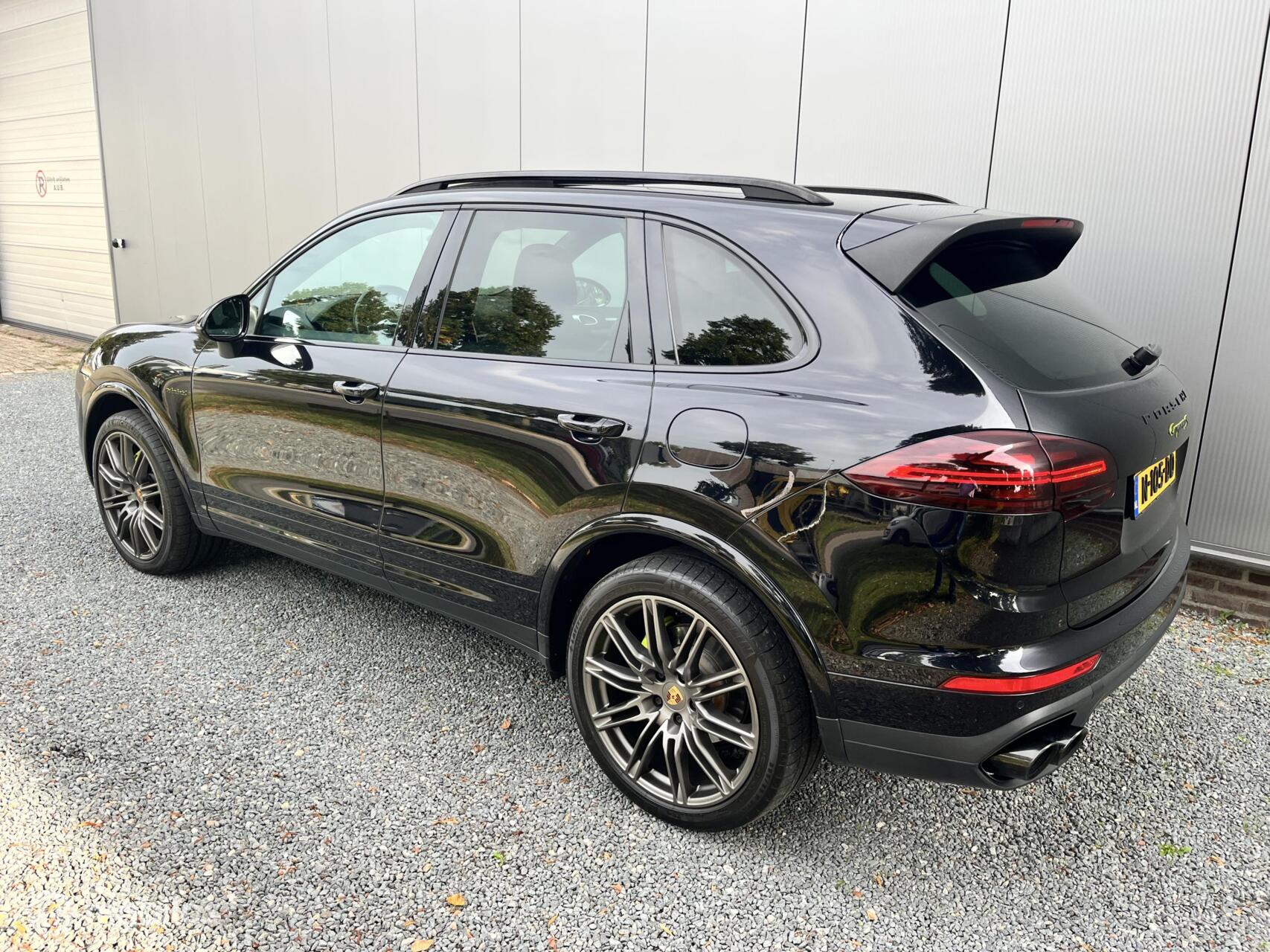 Foto van Porsche Cayenne S E-hybrid