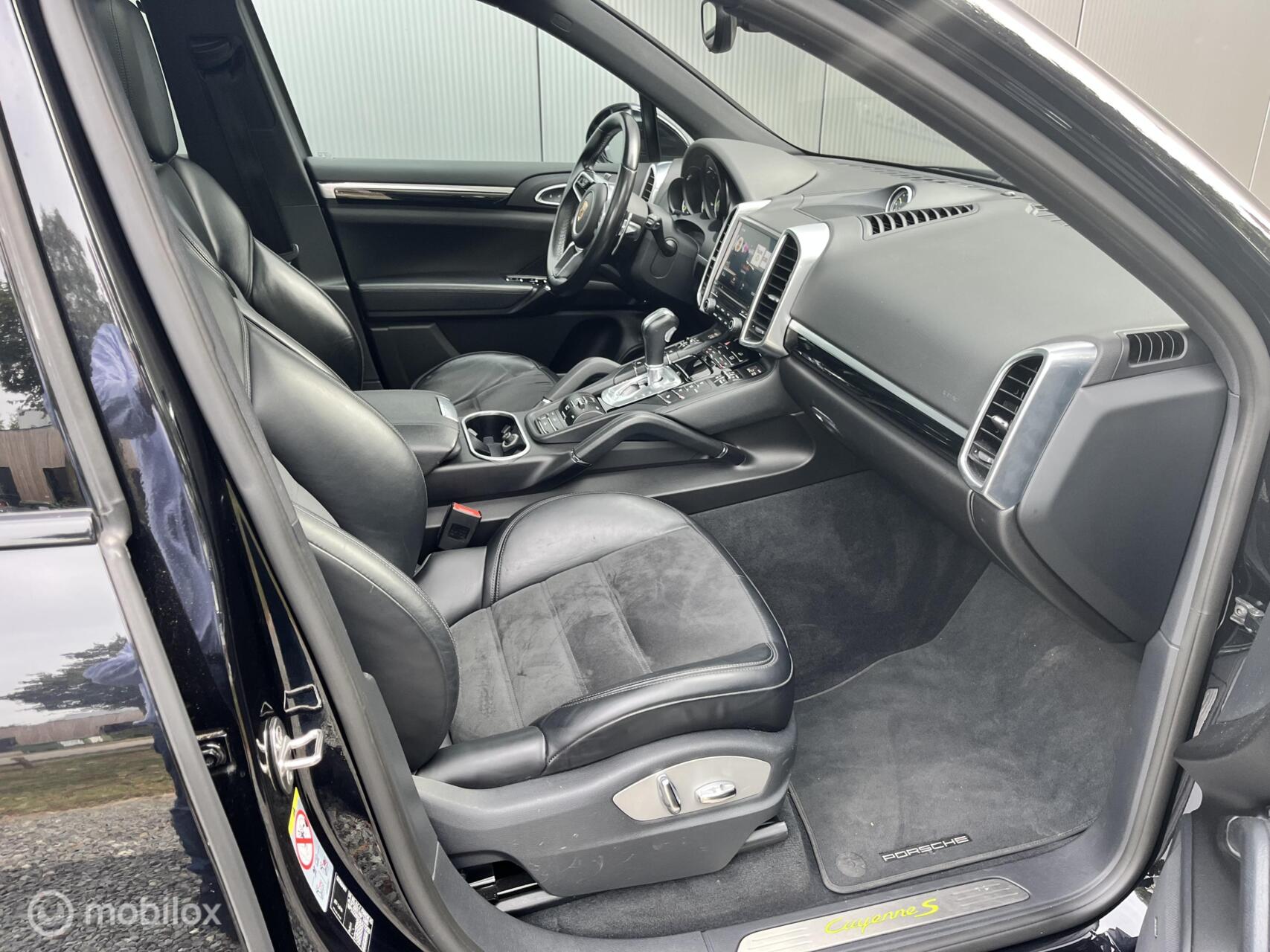 Foto van Porsche Cayenne S E-hybrid