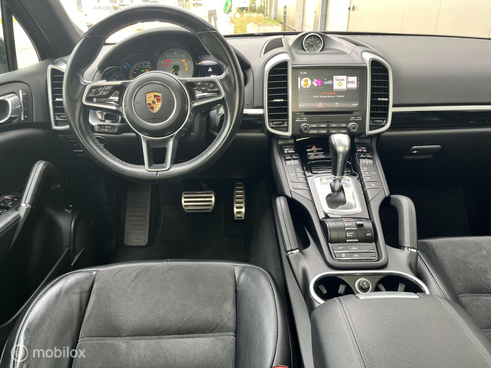 Foto van Porsche Cayenne S E-hybrid