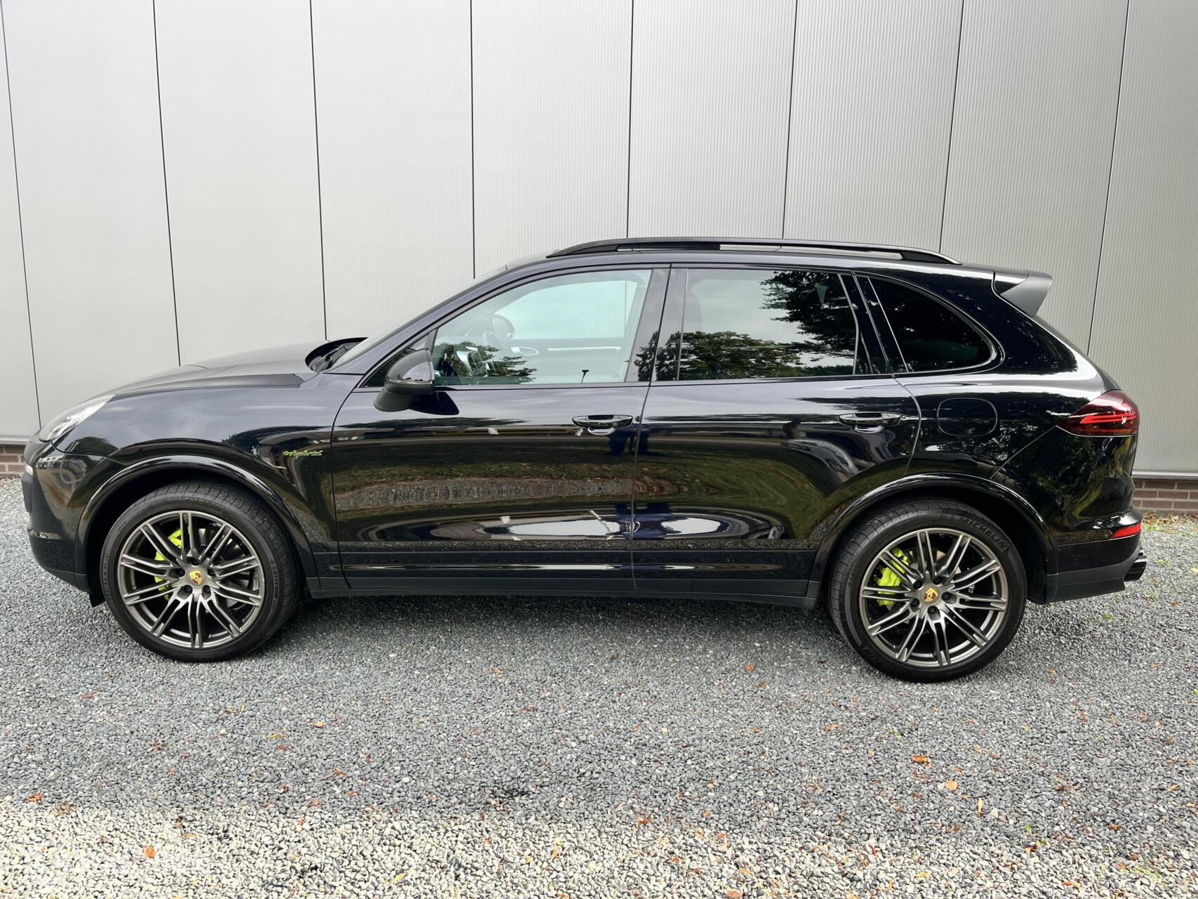 Foto van Porsche Cayenne S E-hybrid