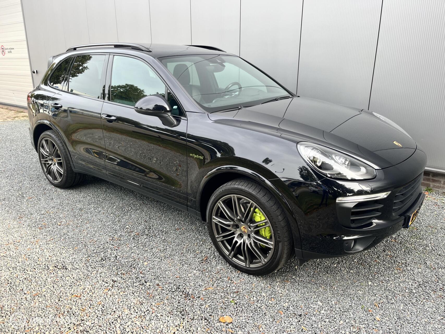 Foto van Porsche Cayenne S E-hybrid