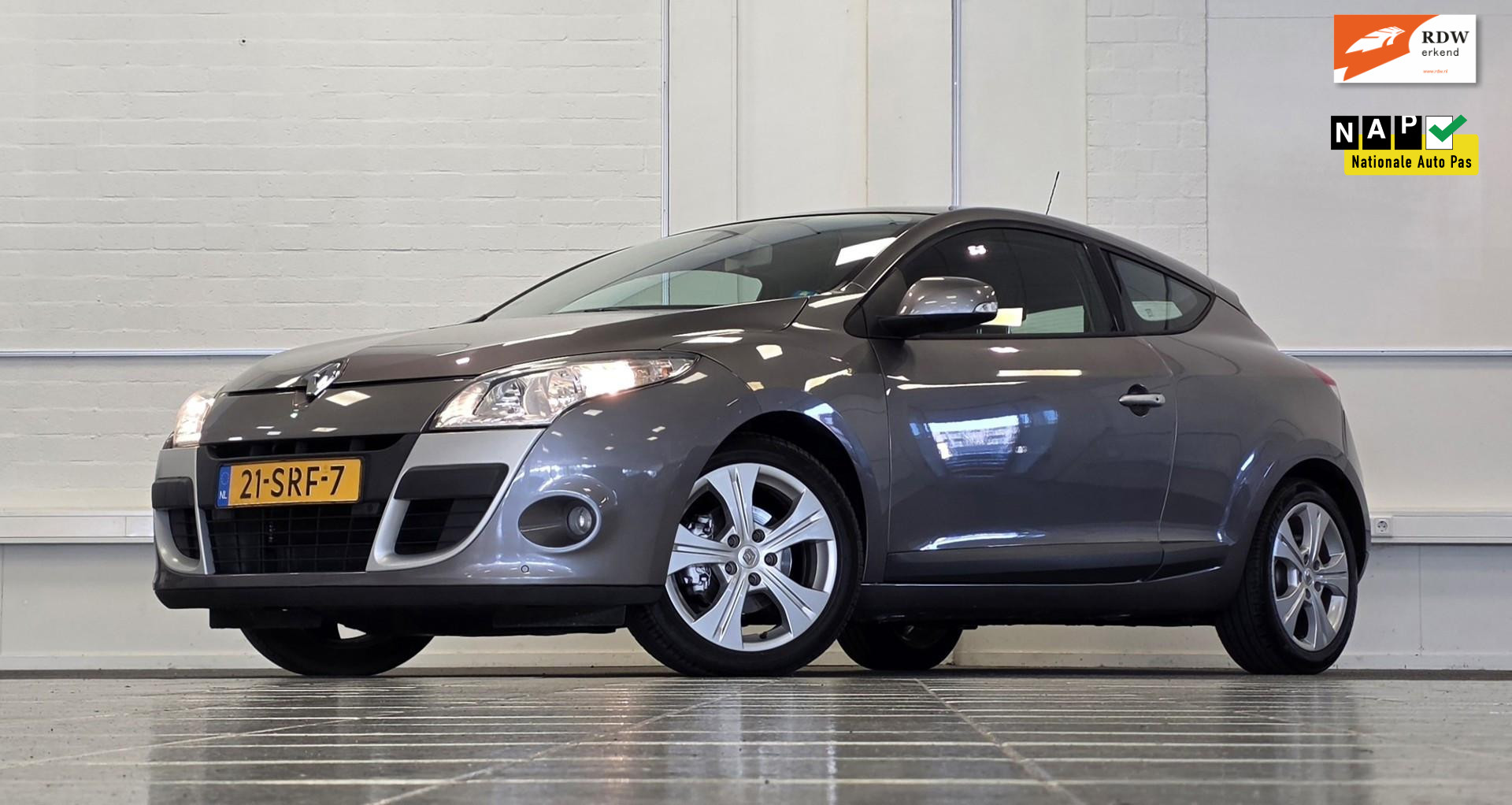 Renault Megane 1.6i Dynamique E85 Panoramadak 100% Onderhouden Mooi! 2011 - voorkant