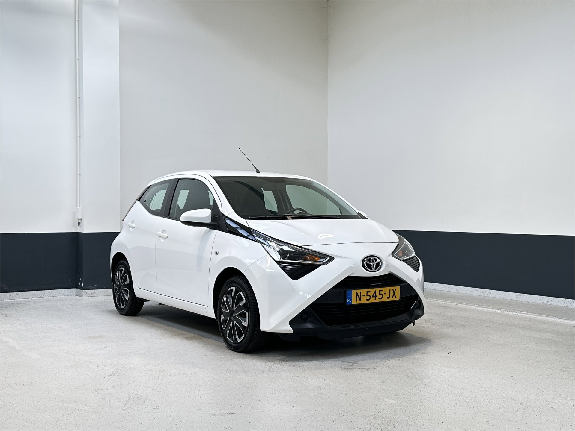 Toyota Toyota Aygo 1.0 VVT-i x-play | NL | 1 Eig | Apple Carplay/ Android auto| Navigatie | Camera| 2021 - voorkant