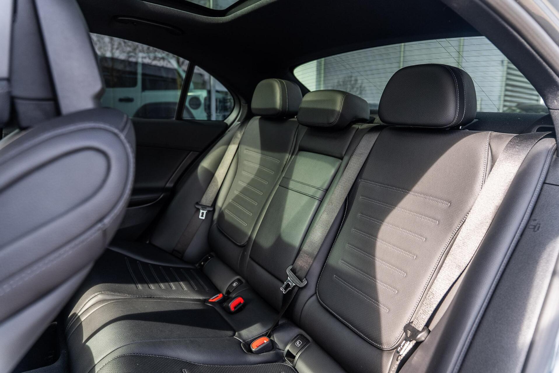 Foto van Mercedes-Benz C 200