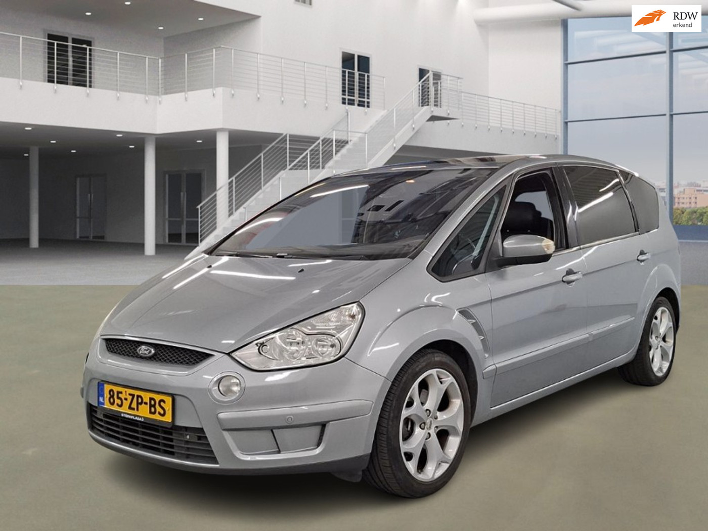 Ford S-max 2.0-16V 7 PERS PANO NAVI PSENSOR CRUISE 2 X SLEUTELS 2008 - voorkant