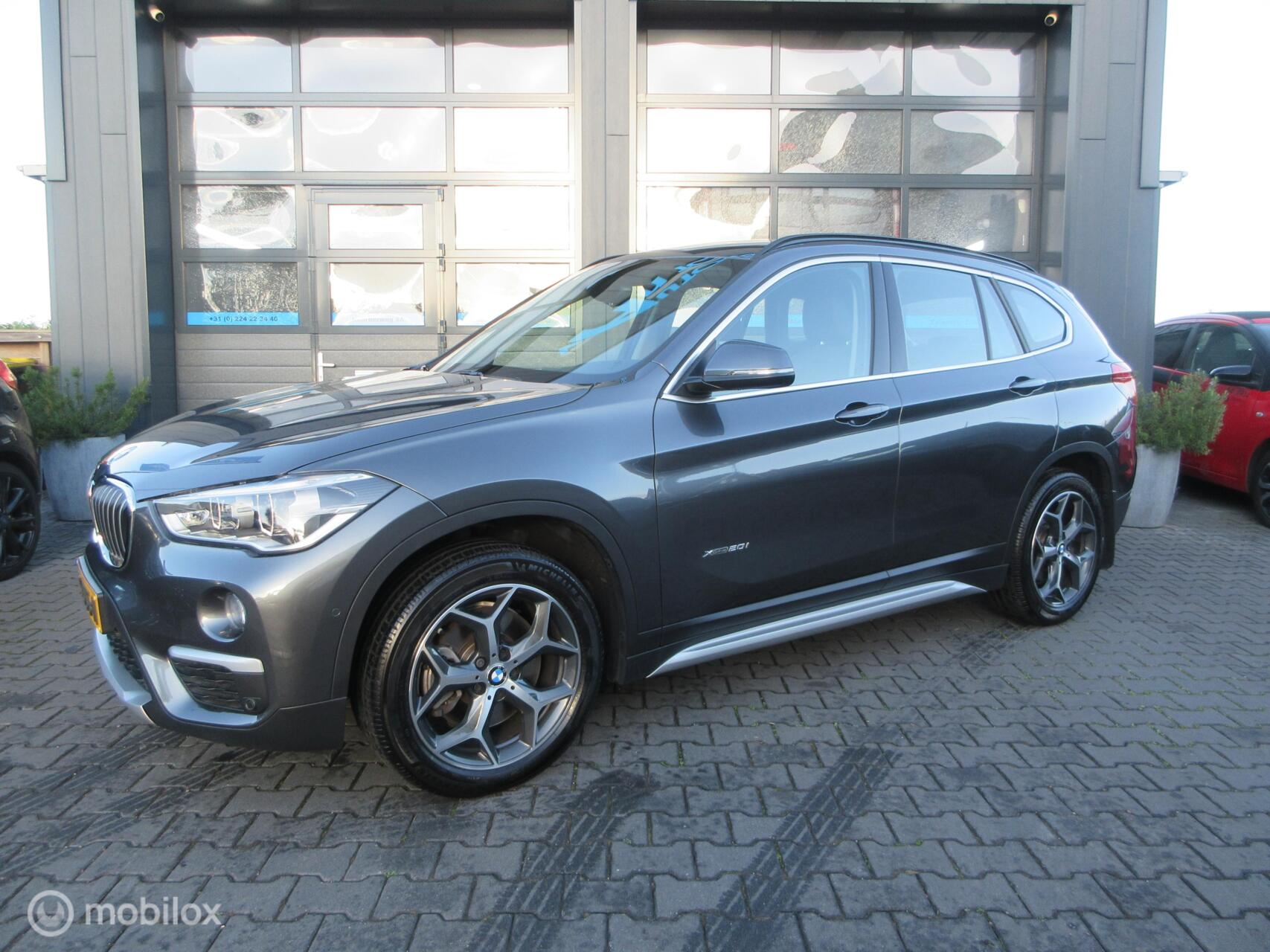 BMW X1 Xdrive20i xDrive20i High Executive 54dkm! Org NL 1ste Eig Leer Led Trekhaak Camera 2017 - voorkant