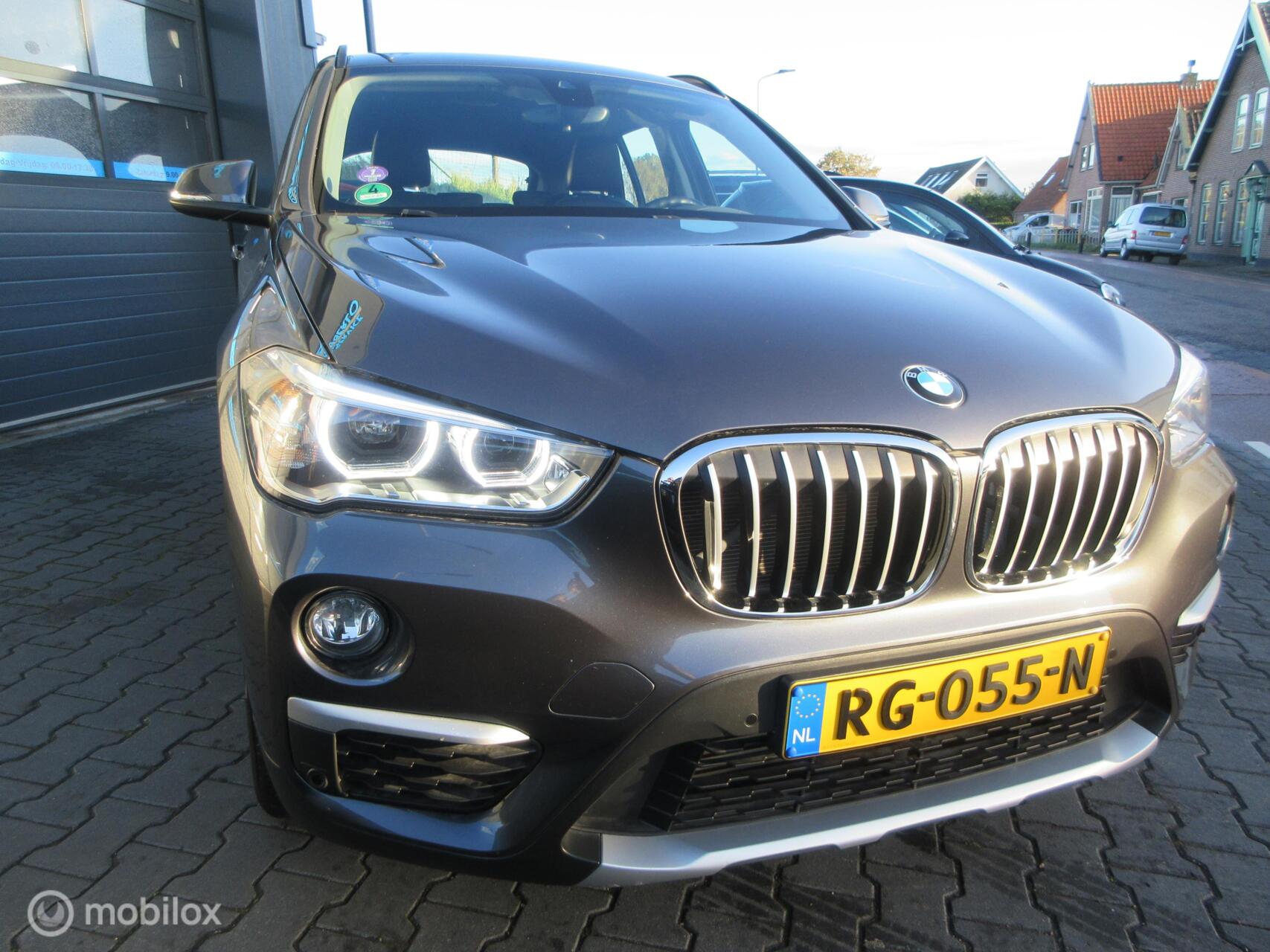 Foto van BMW X1 Xdrive20i