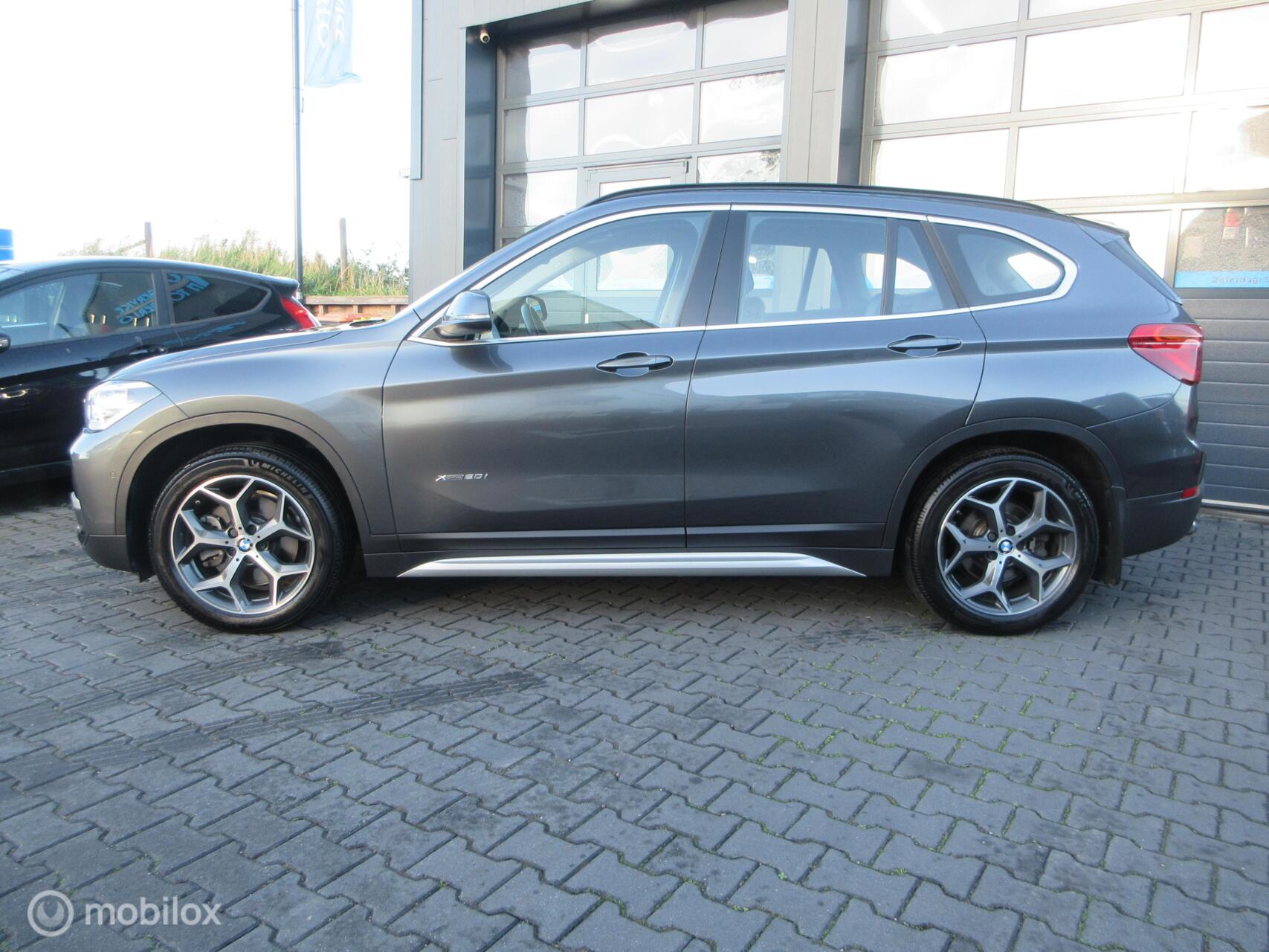 Foto van BMW X1 Xdrive20i