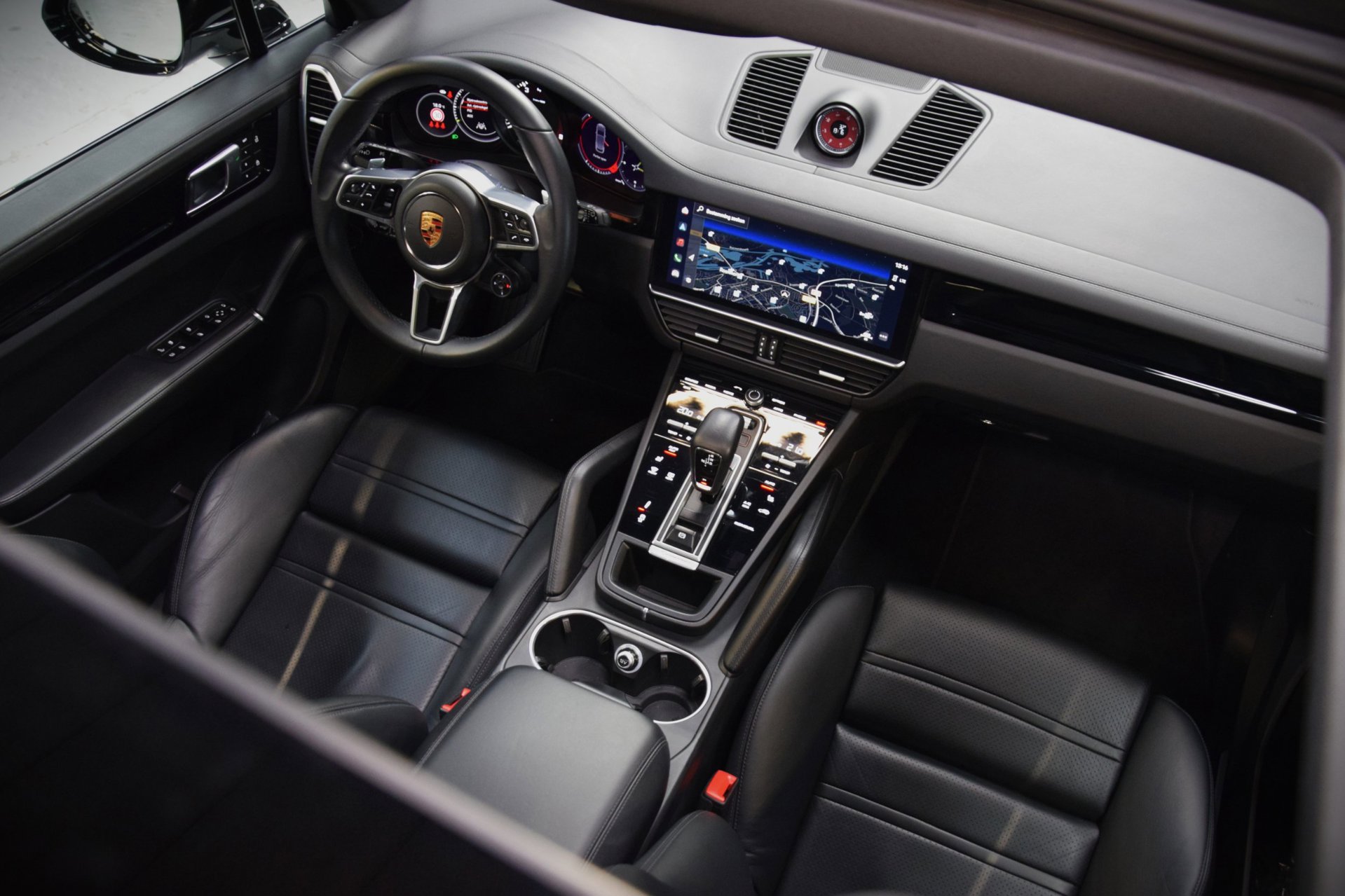 Foto van Porsche Cayenne E-hybrid