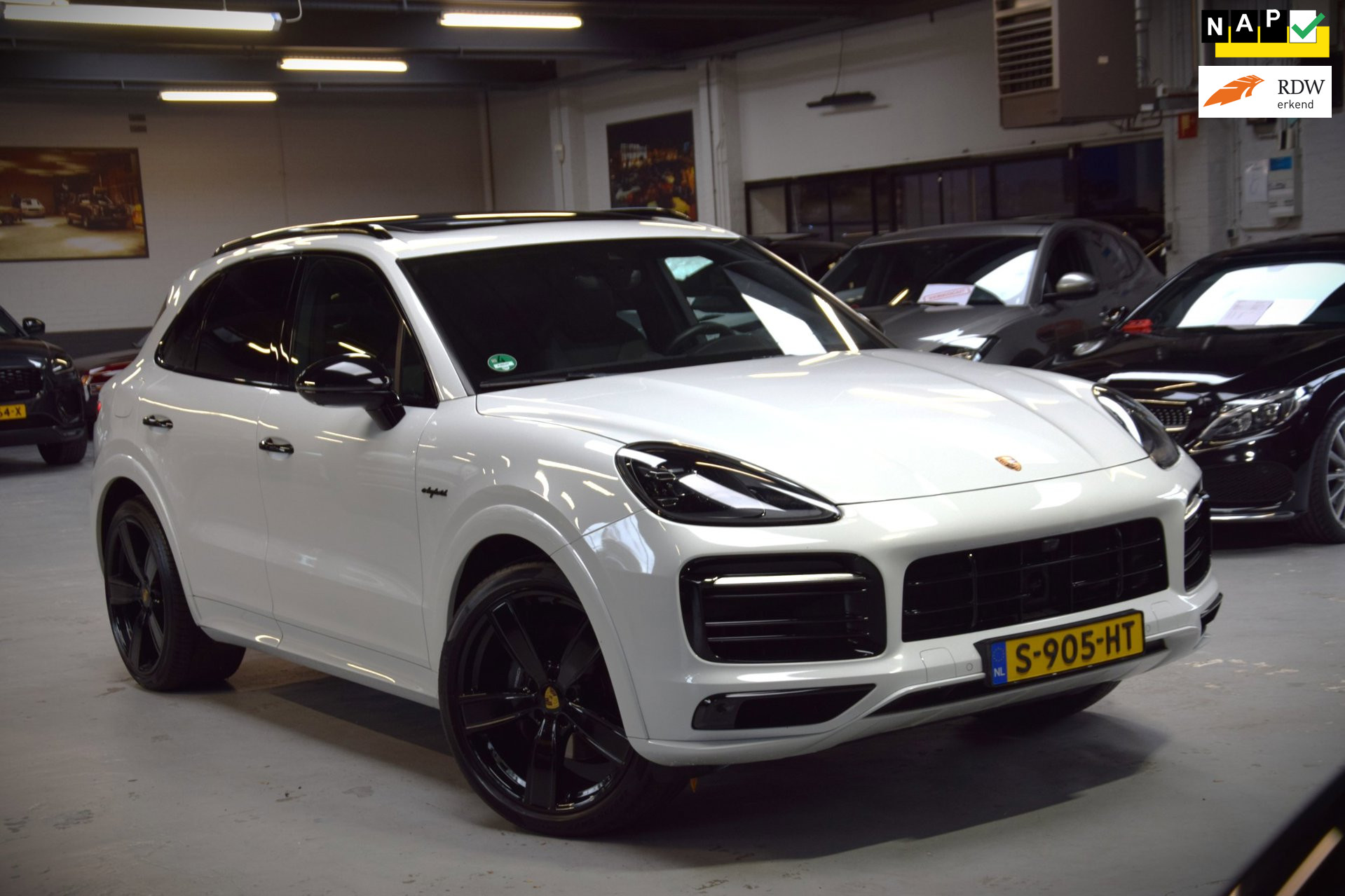Porsche Cayenne E-hybrid 3.0 E-Hybrid Platinum Edition Navi|Panoramadak|Org.NL|Dealer onderhouden 2023 - voorkant