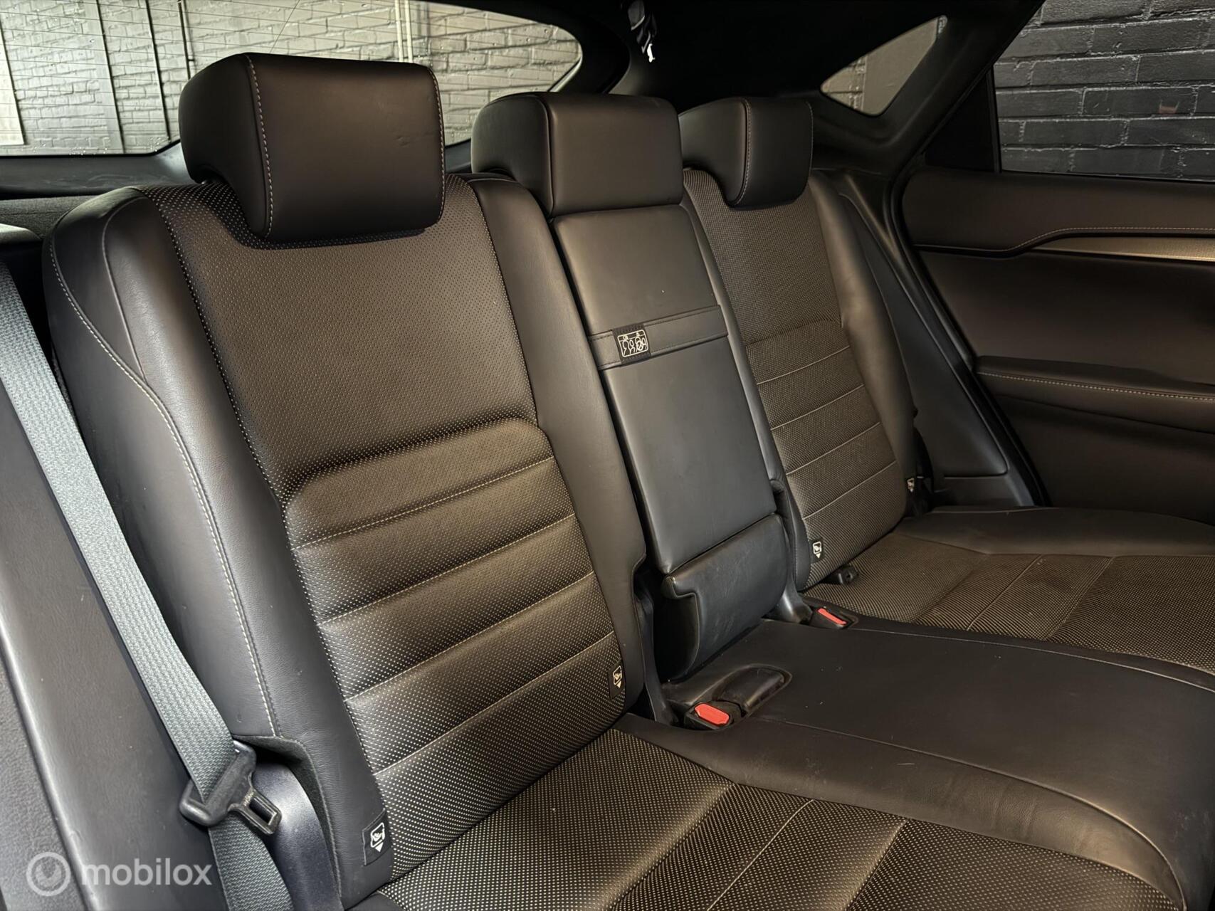 Foto van Lexus Lexus Nx300h