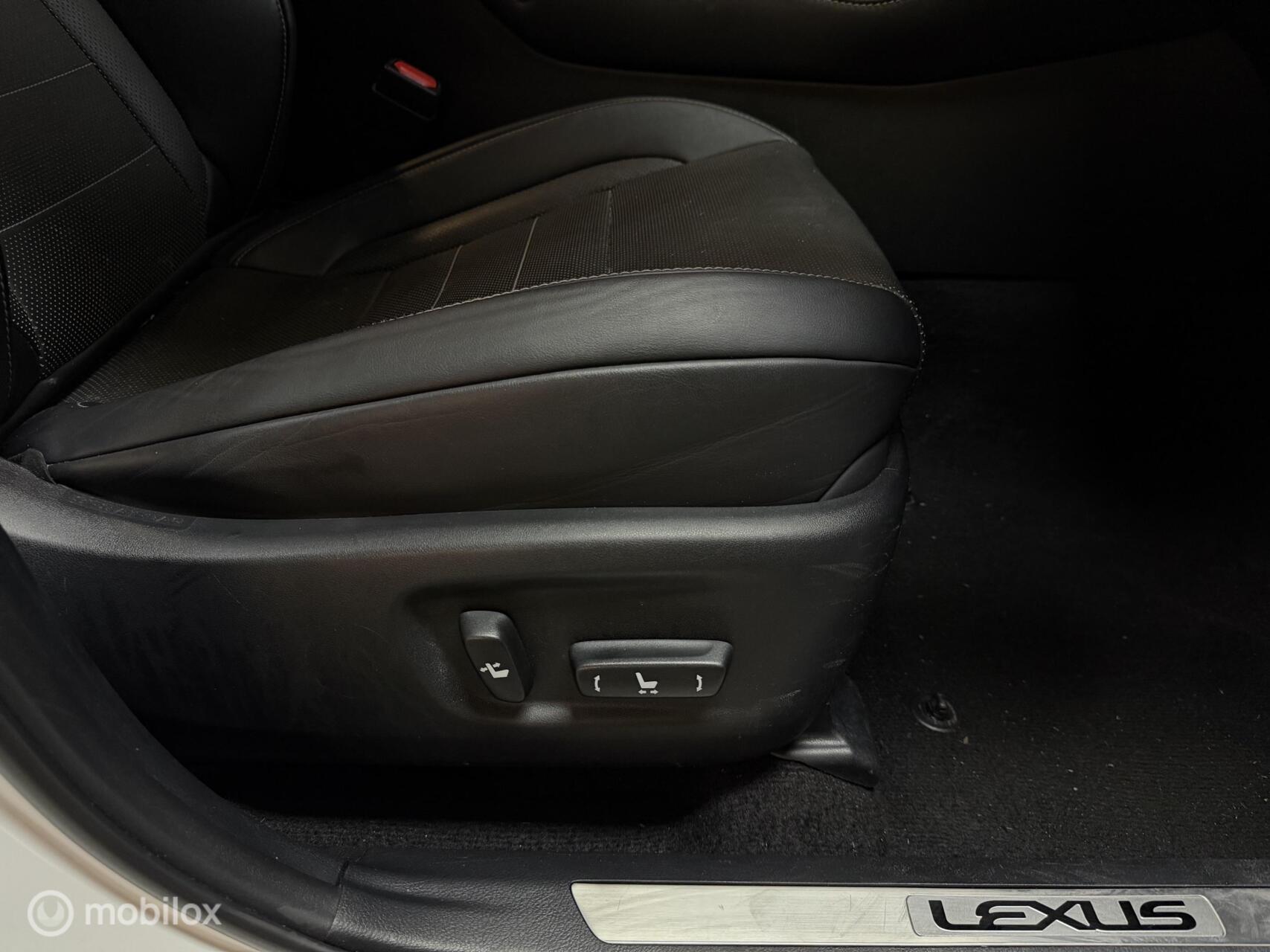Foto van Lexus Lexus Nx300h