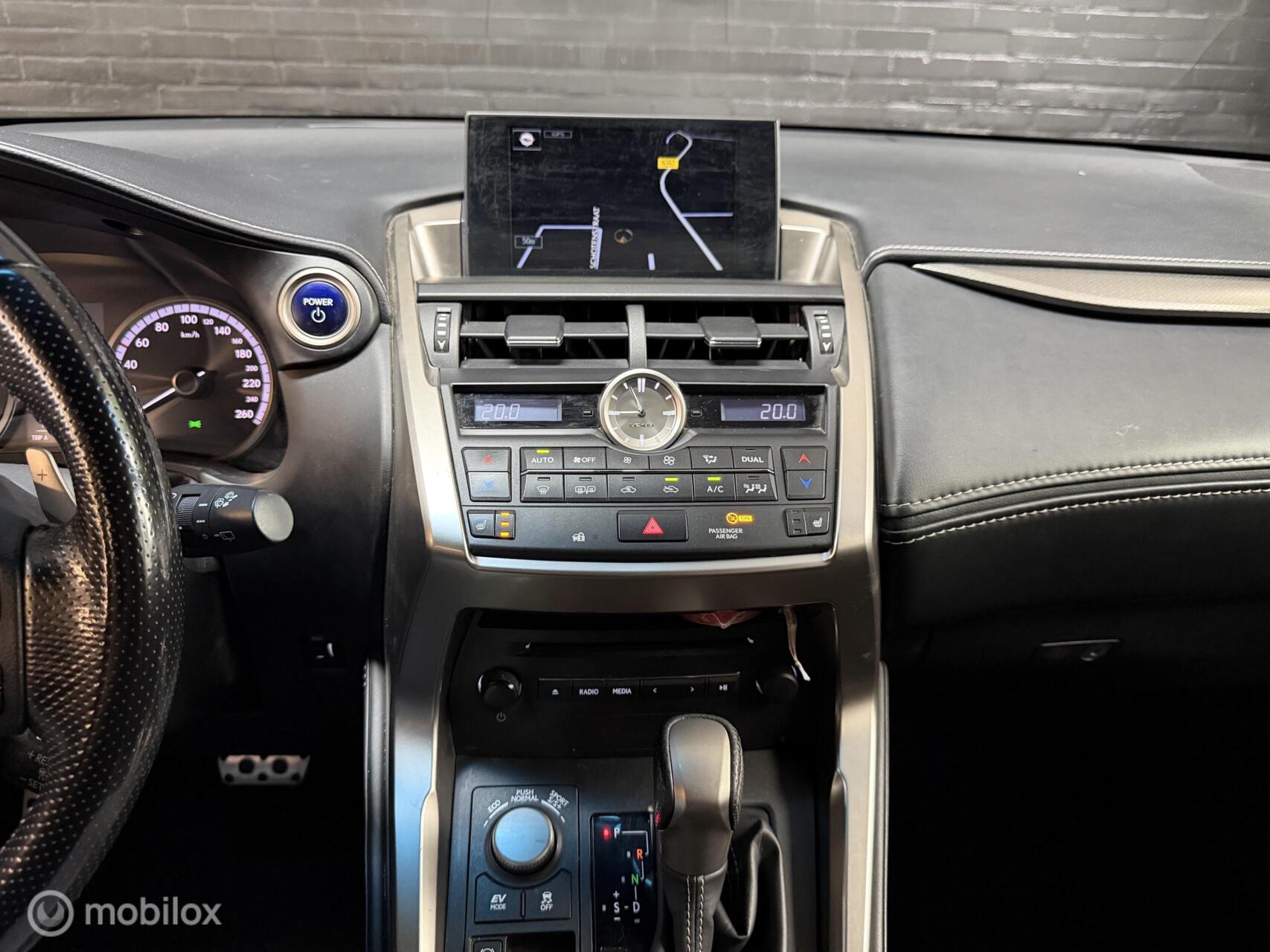 Foto van Lexus Lexus Nx300h