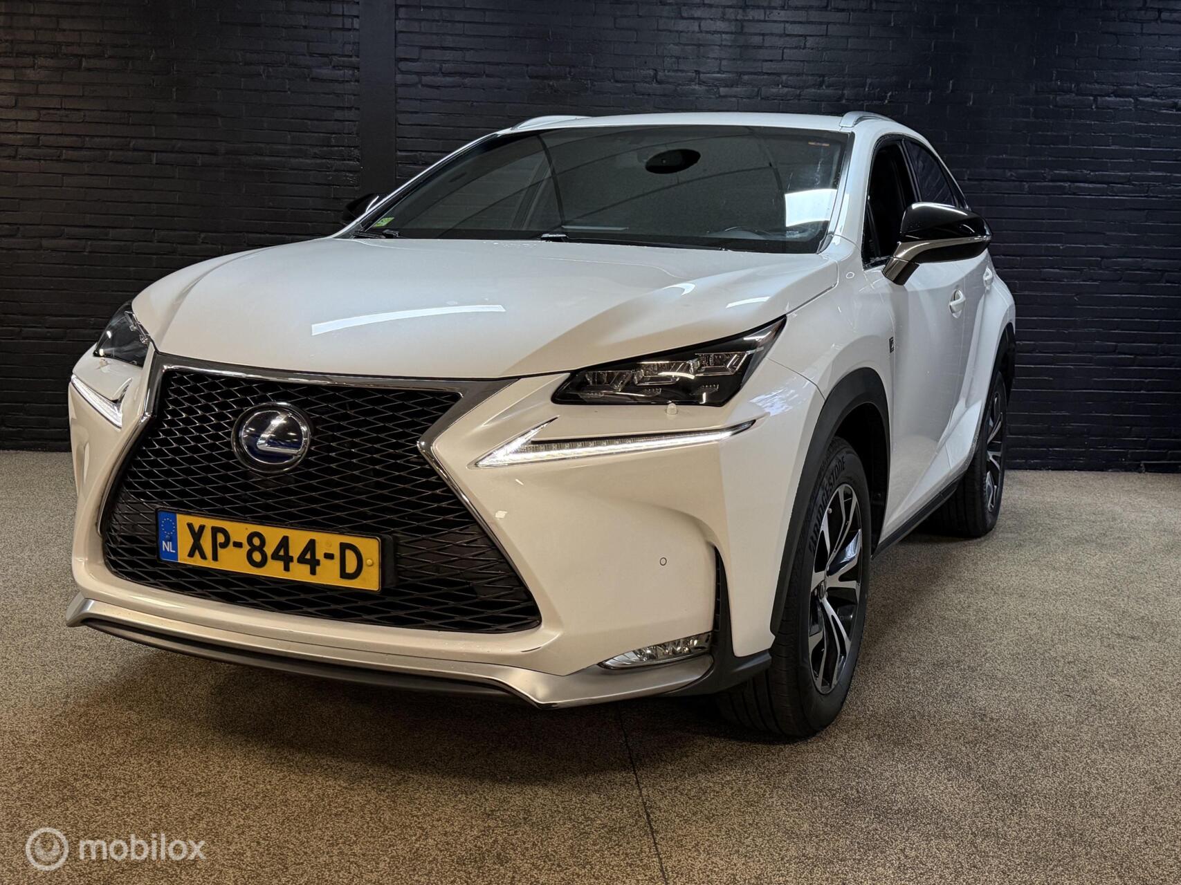 Lexus Lexus Nx300h 300h AWD F SPORT Luxury Line | DEALER ONDERH CAMERA 2015 - voorkant