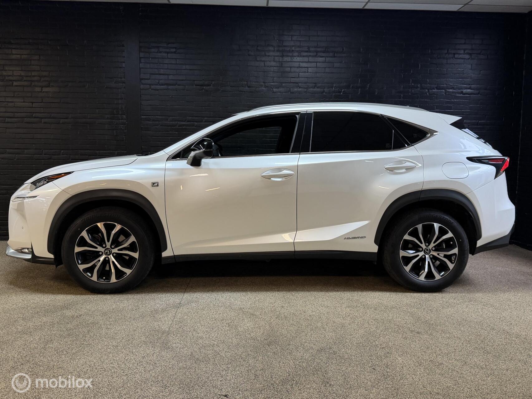 Foto van Lexus Lexus Nx300h