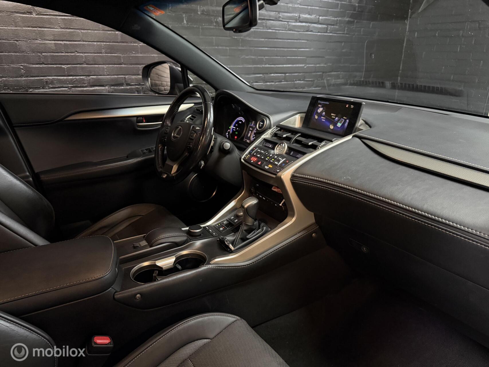 Foto van Lexus Lexus Nx300h