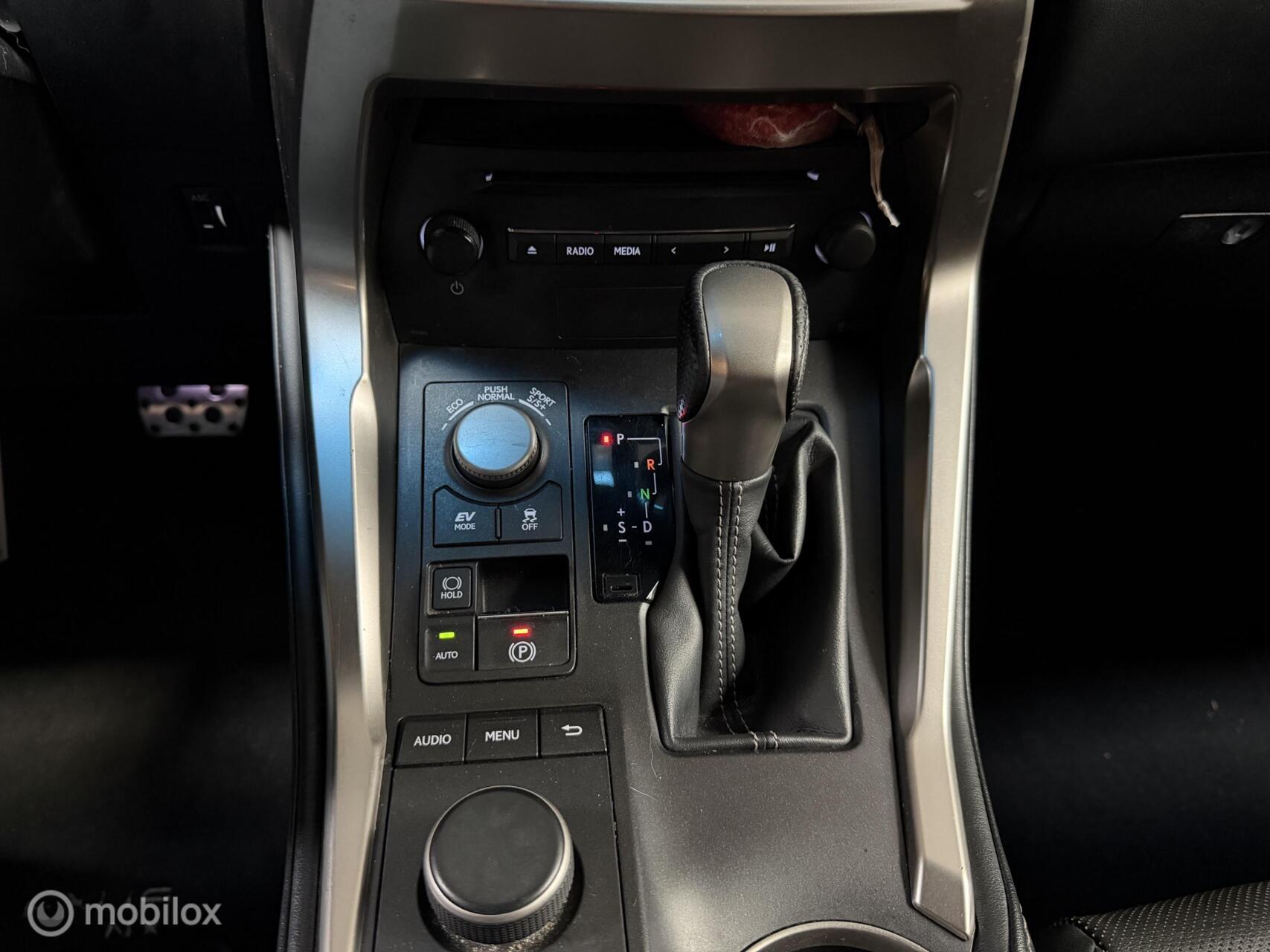 Foto van Lexus Lexus Nx300h