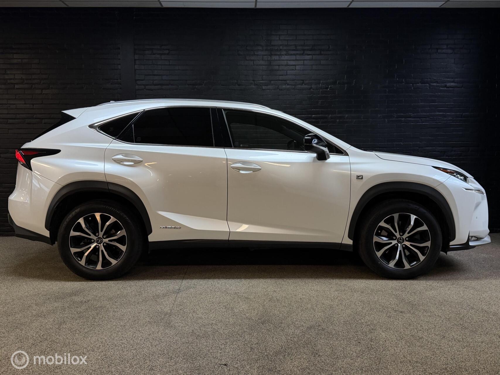 Foto van Lexus Lexus Nx300h