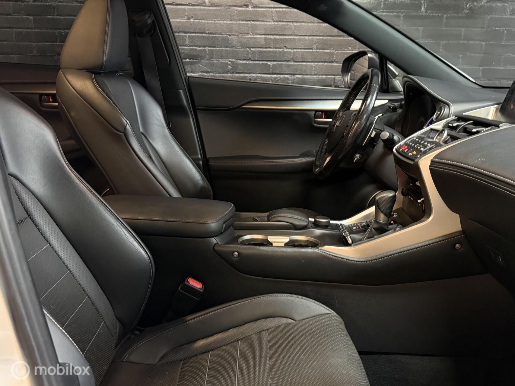 Foto van Lexus Lexus Nx300h
