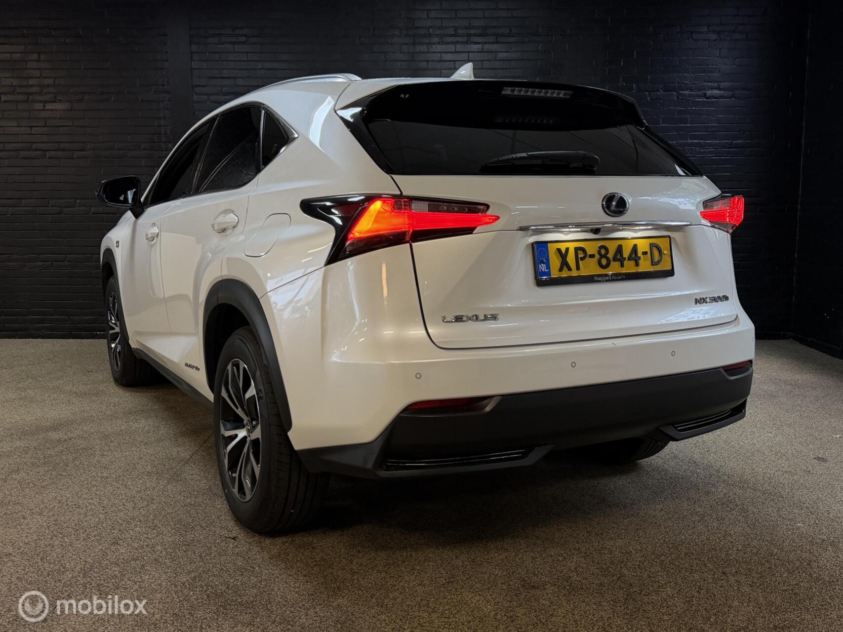 Foto van Lexus Lexus Nx300h