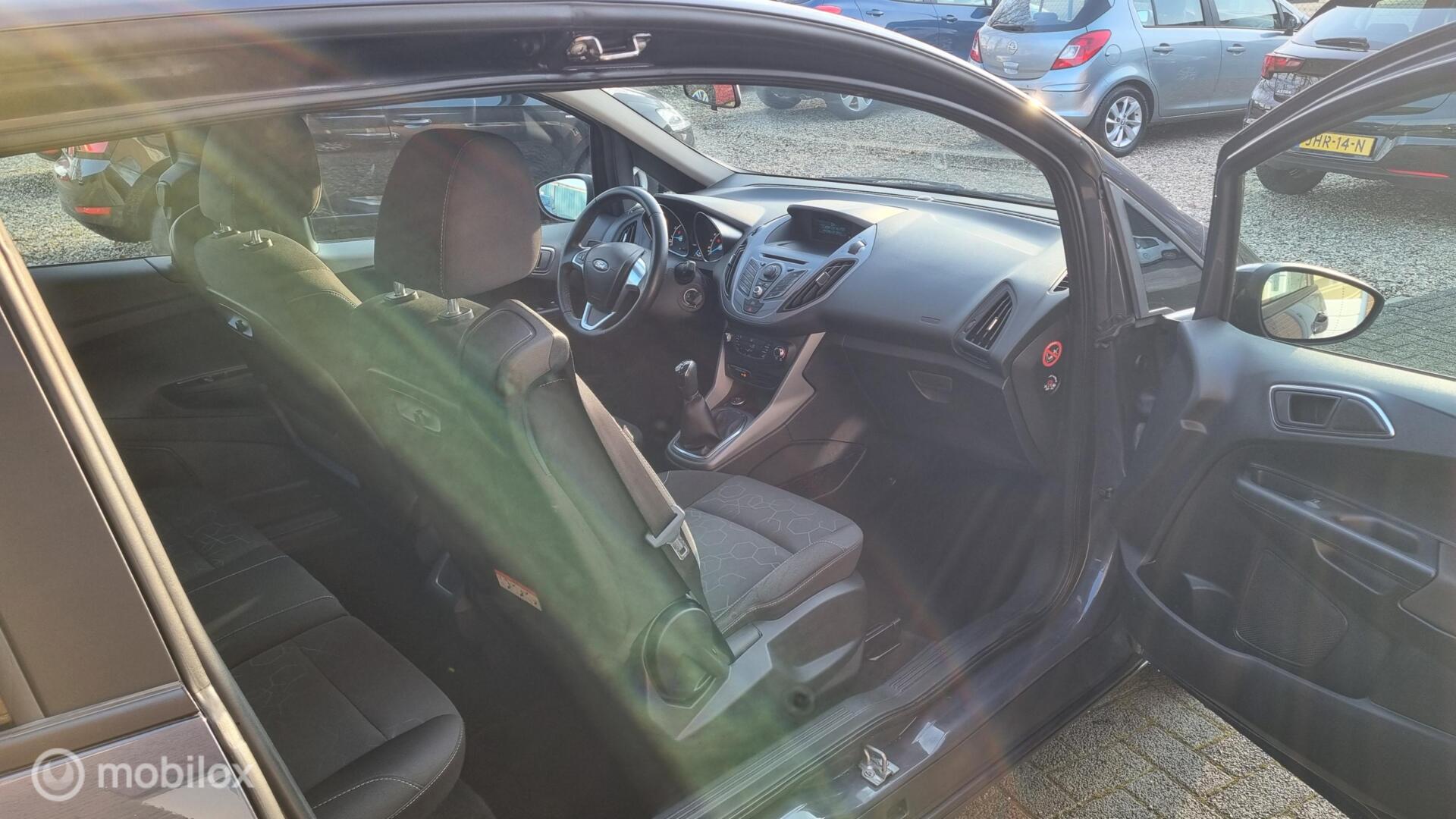Foto van Ford B-max