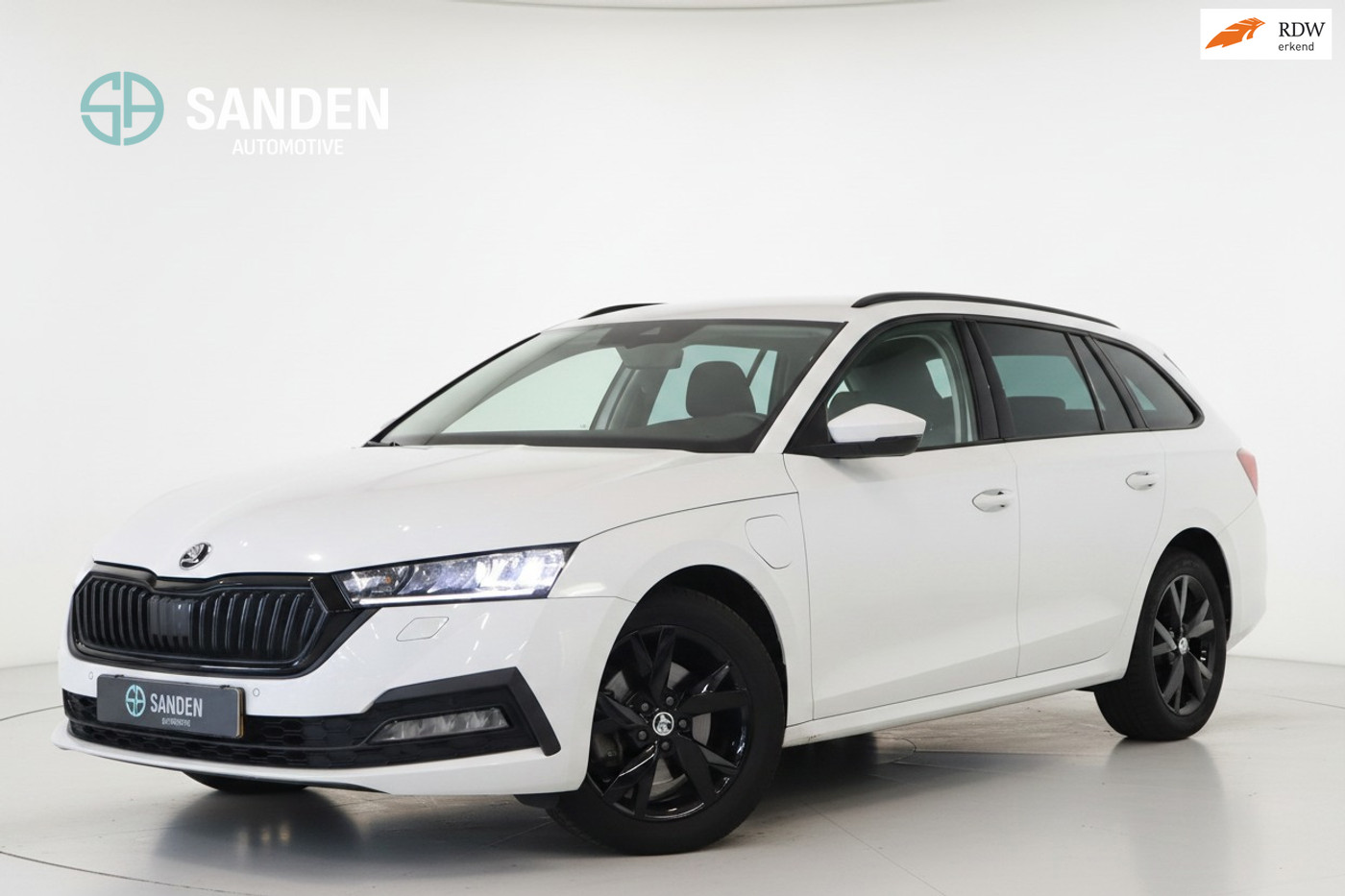 Skoda Octavia Combi 1.4 TSI iV PHEV Ambition|Automaat|Navi|LED|DAB|Hifi|Stoel+stuurverwarming|Lane assist|18inch. 2023 - voorkant