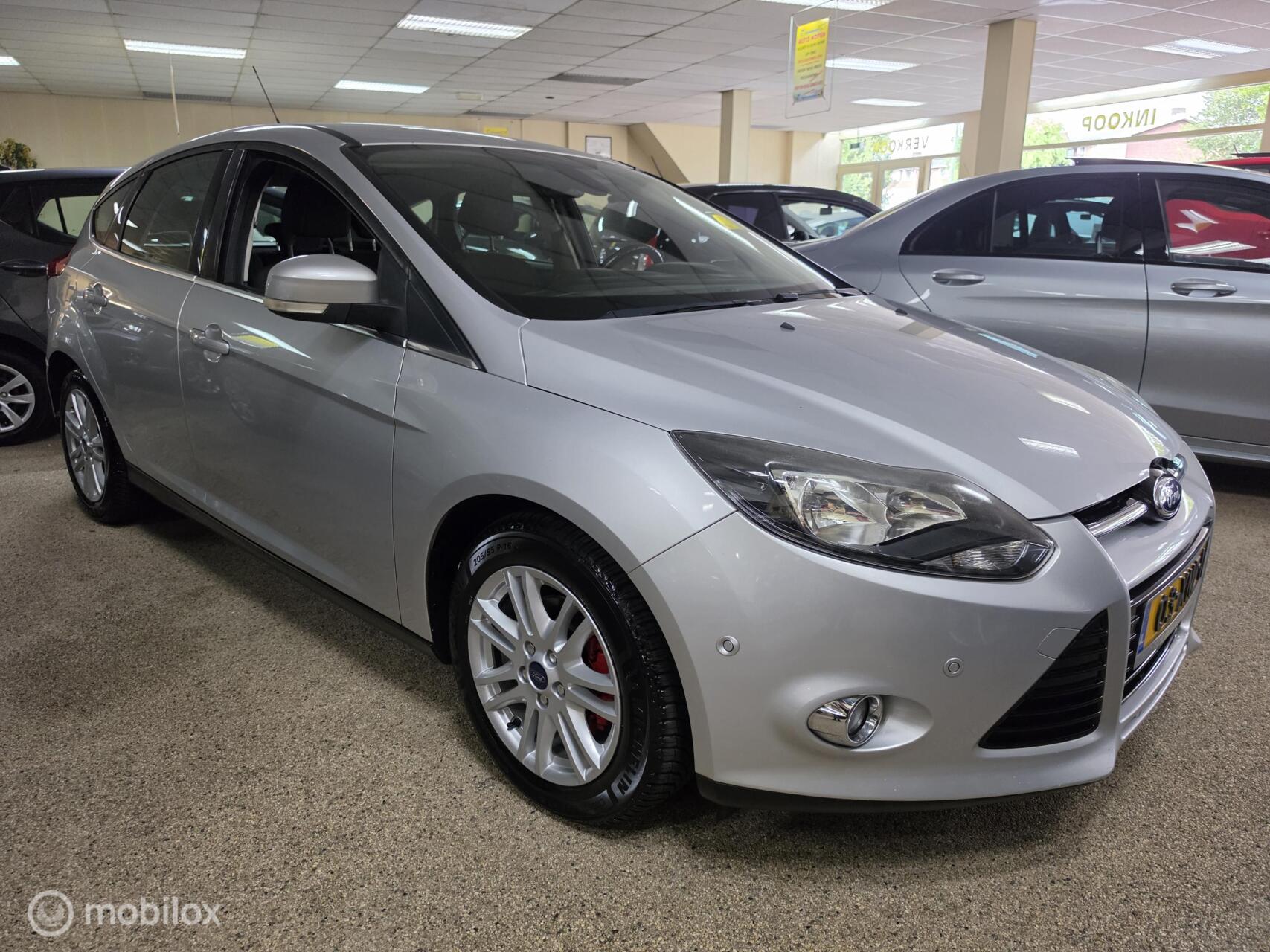 Ford Focus 1.0 EcoBoost Lease Titanium 2012 - voorkant